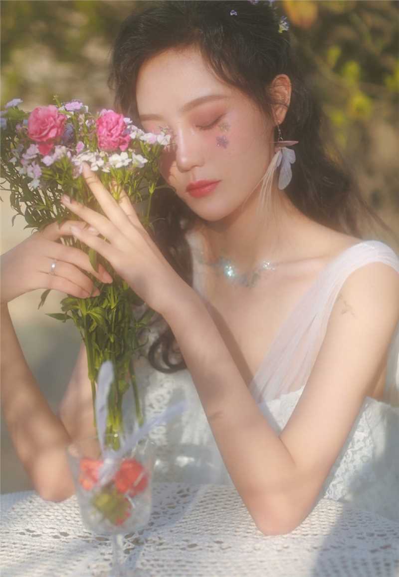 宅男女神透视装薄纱长裙深V低胸唯美性感