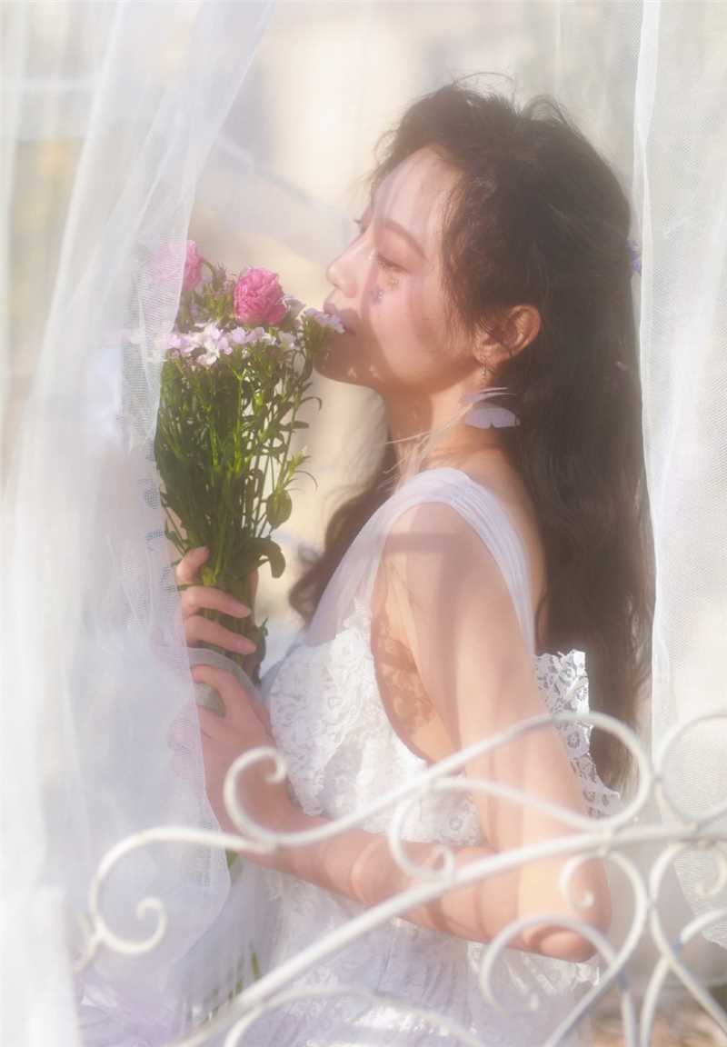 宅男女神透视装薄纱长裙深V低胸唯美性感