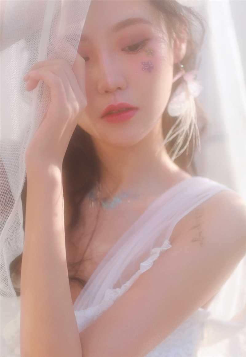 宅男女神透视装薄纱长裙深V低胸唯美性感