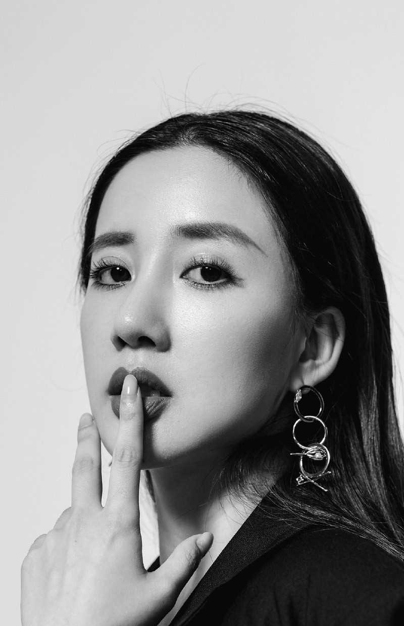 特别专辑气质美女陈欣予黑白时尚艺术大片图片