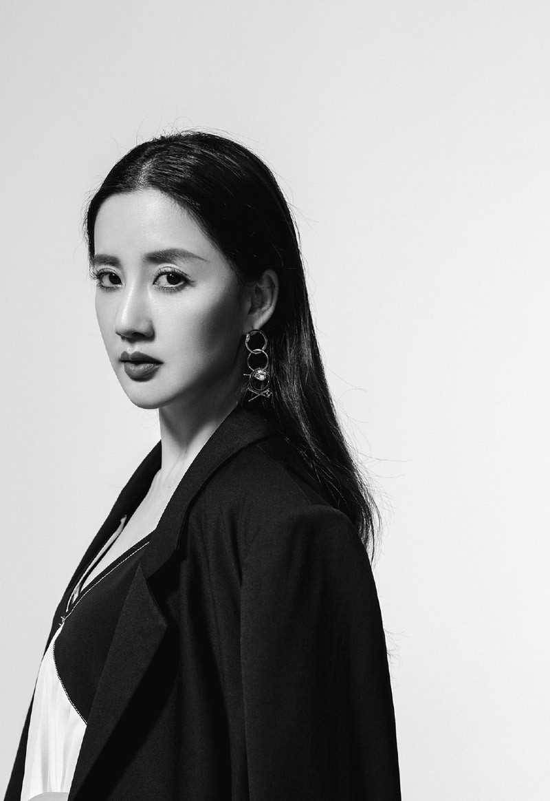 特别专辑气质美女陈欣予黑白时尚艺术大片图片
