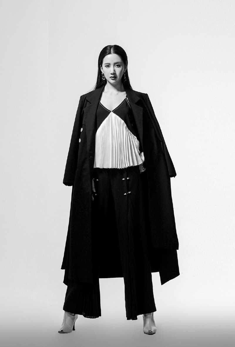 特别专辑气质美女陈欣予黑白时尚艺术大片图片