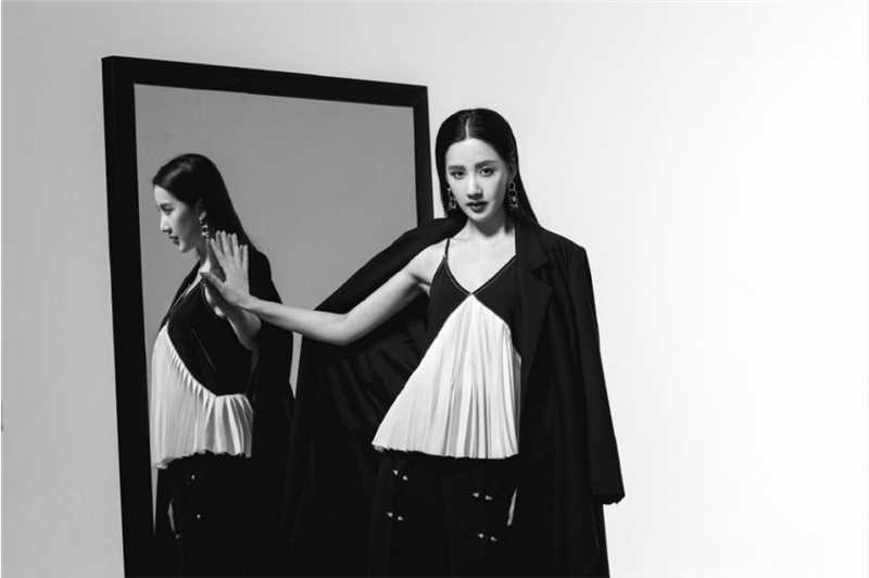 特别专辑气质美女陈欣予黑白时尚艺术大片图片