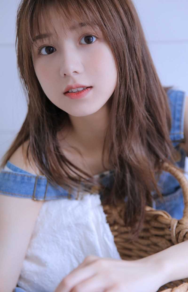 活泼俏皮的邻家妹妹马甲线纤细性感长腿白皙诱人艺术照