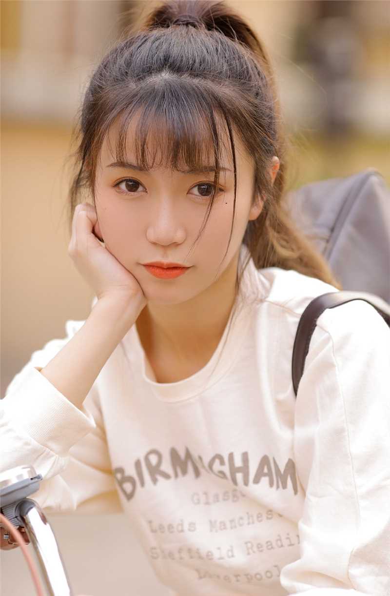 最全骑单车的马尾辫小姐姐性感短裙白丝大长腿户外壁纸