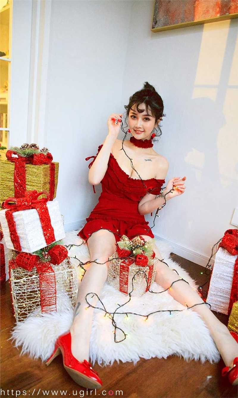 高清亚洲宅男女神穿着红色齐b超短裙迷人的沟诱惑私房照图册