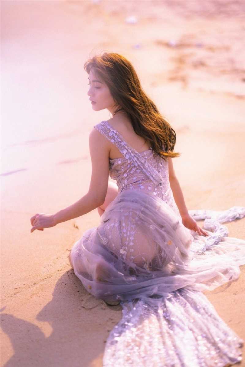 精选90后性感美眉极品透视性感大长腿翘臀诱惑人体艺术图册