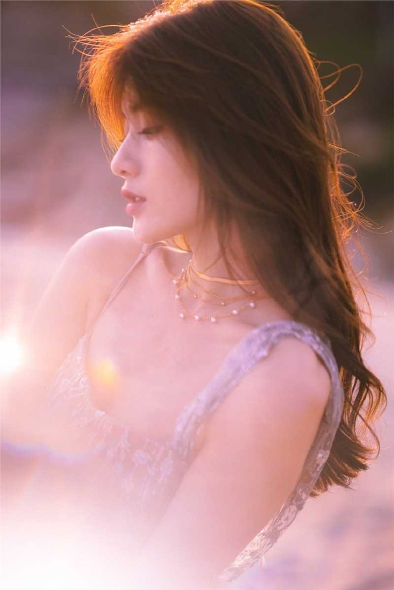 精选90后性感美眉极品透视性感大长腿翘臀诱惑人体艺术图册