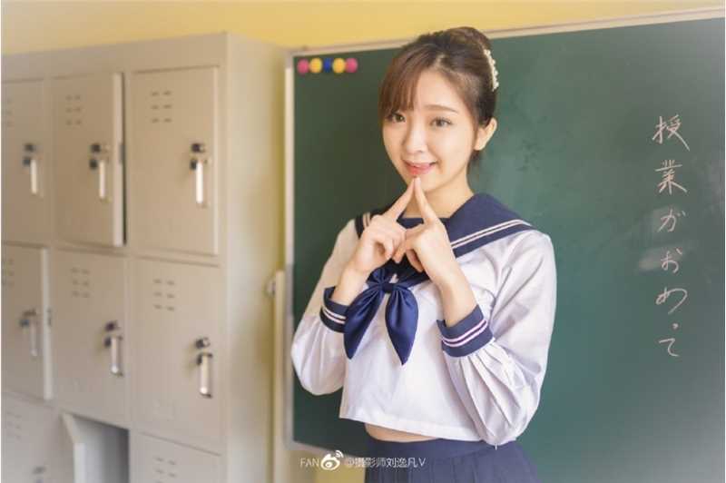 精选日韩美女jk制服清纯学生装教室性感惹火另类图片图册