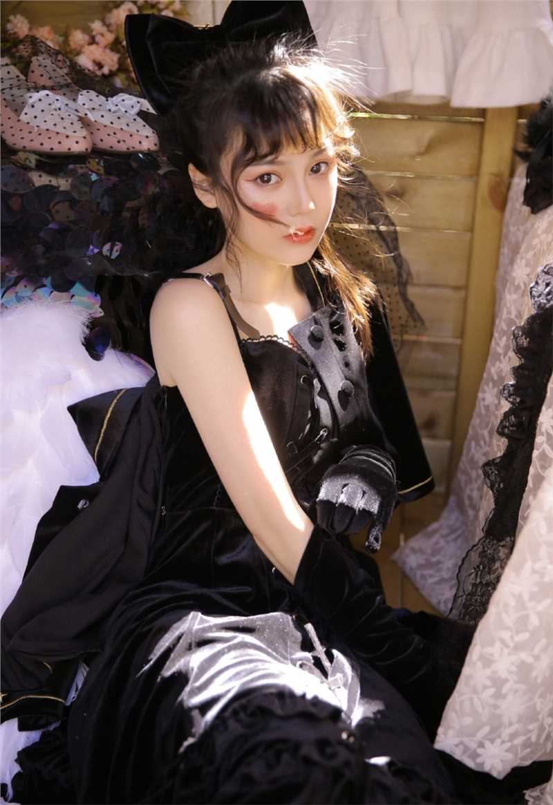 优质媚眼如丝的暗黑系二次元美女妩媚性感人体摄影艺术相册