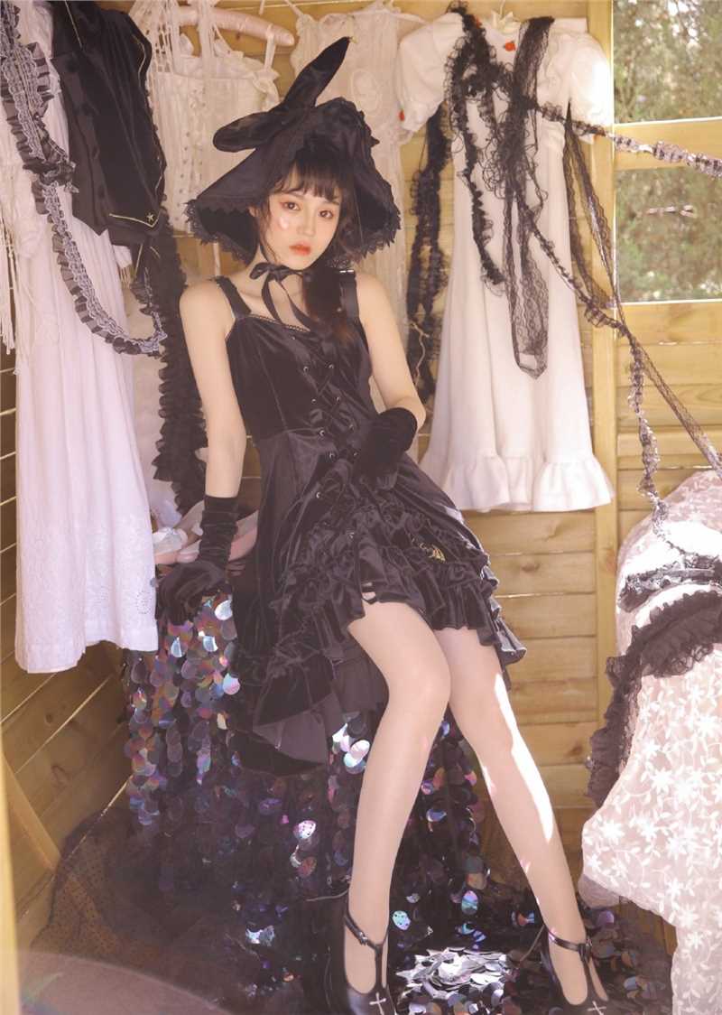 优质媚眼如丝的暗黑系二次元美女妩媚性感人体摄影艺术相册
