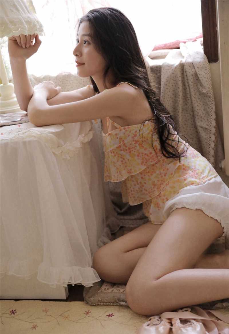 高清性感小色女美丽的酮体白皙光滑凹凸有致居家图集