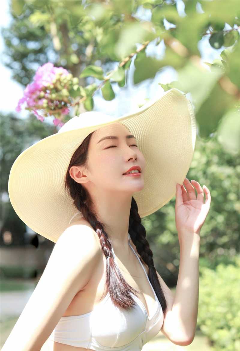 特别专辑麻花辫少女比基尼内衣酥胸半露性感大长腿人体之美图片