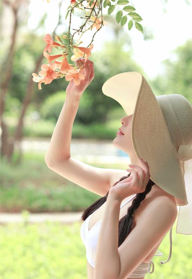 特别专辑麻花辫少女比基尼内衣酥胸半露性感大长腿人体之美图片