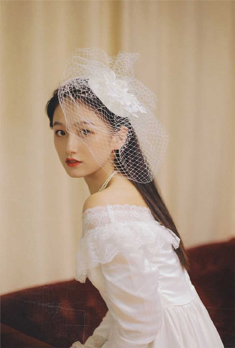 最新充满复古风的蕾丝美女又纯又媚红唇性感艺术集图集