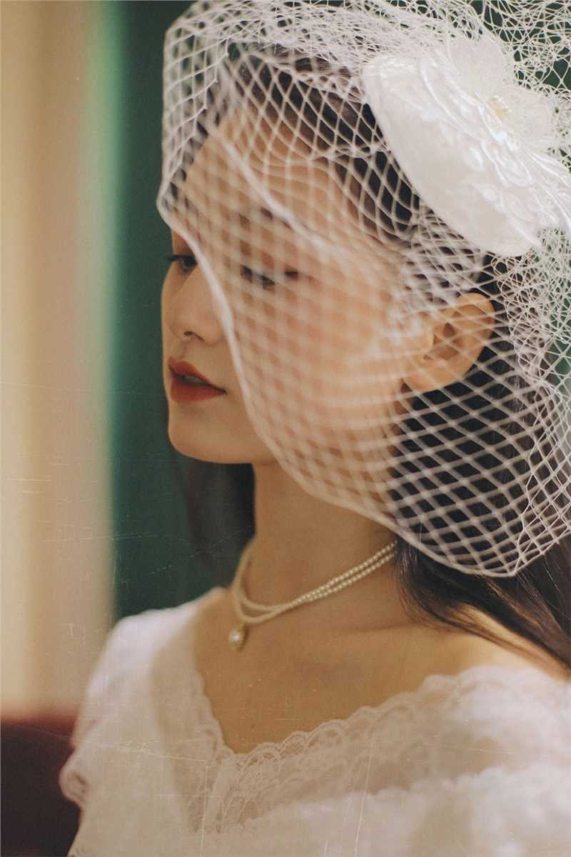 最新充满复古风的蕾丝美女又纯又媚红唇性感艺术集图集