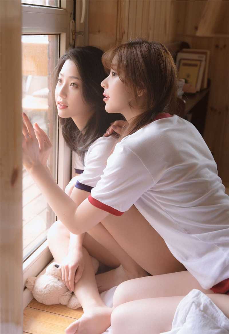 优质清纯美女姐妹花休闲体操服逆天大长腿室内艺术照相册