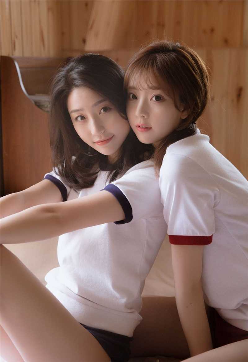 优质清纯美女姐妹花休闲体操服逆天大长腿室内艺术照相册