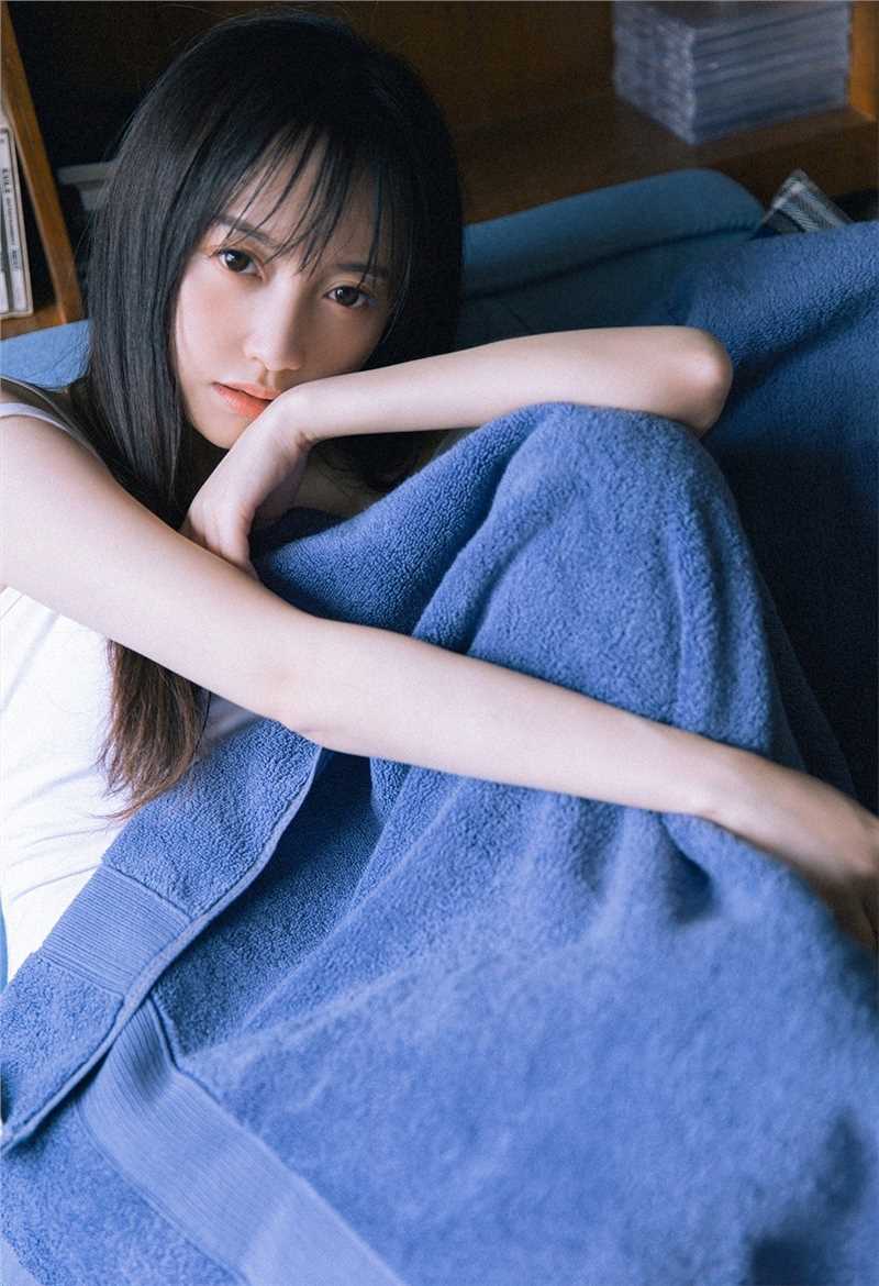 优质看起来娇艳欲滴的佛系少女吊带连体裤清纯美女图相册