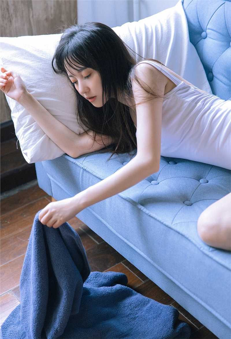 优质看起来娇艳欲滴的佛系少女吊带连体裤清纯美女图相册