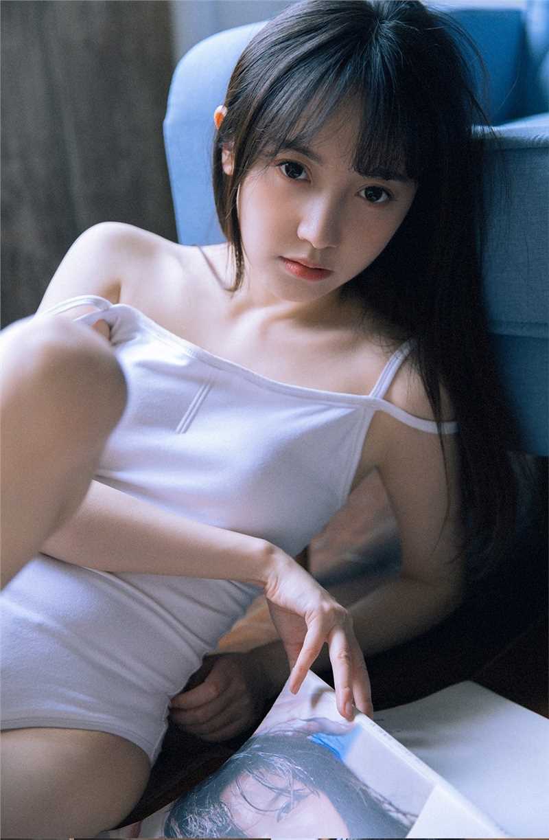 优质看起来娇艳欲滴的佛系少女吊带连体裤清纯美女图相册