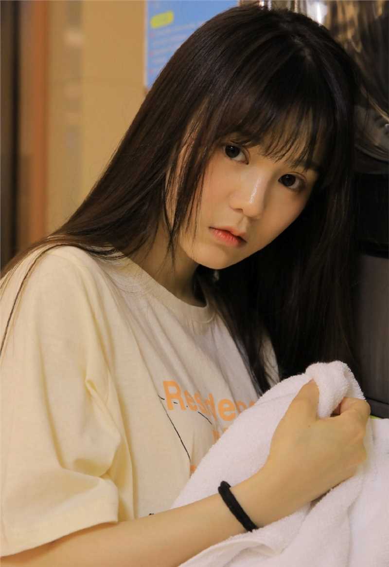 长得眉清目秀的娇软美眉可可爱爱清纯美女