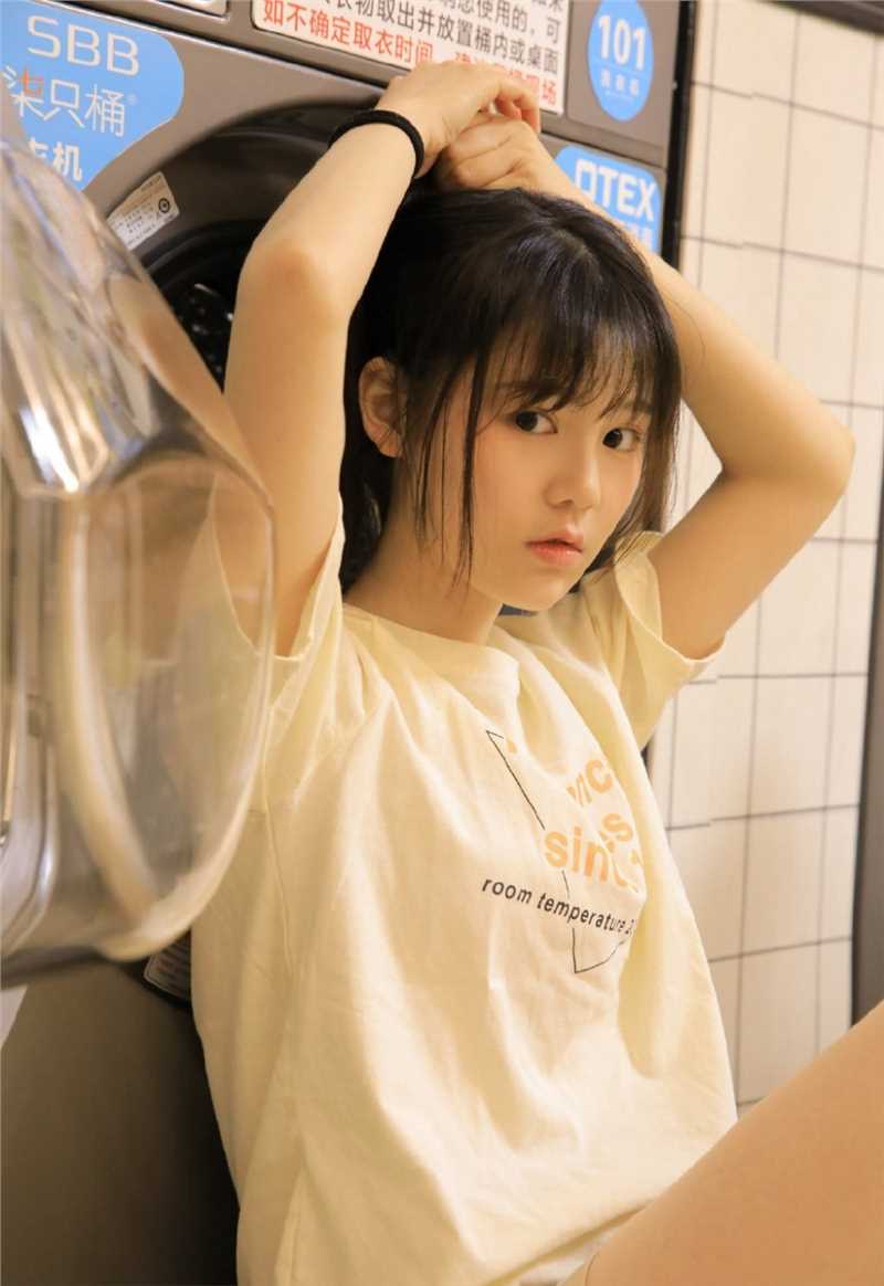 长得眉清目秀的娇软美眉可可爱爱清纯美女