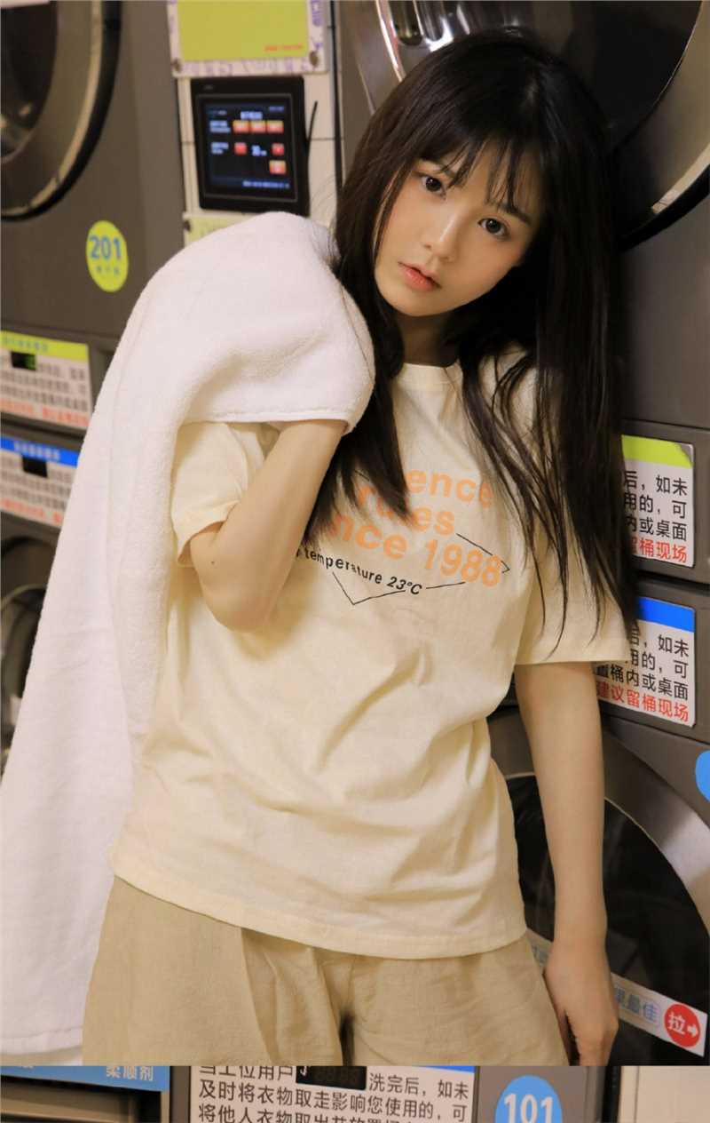 长得眉清目秀的娇软美眉可可爱爱清纯美女