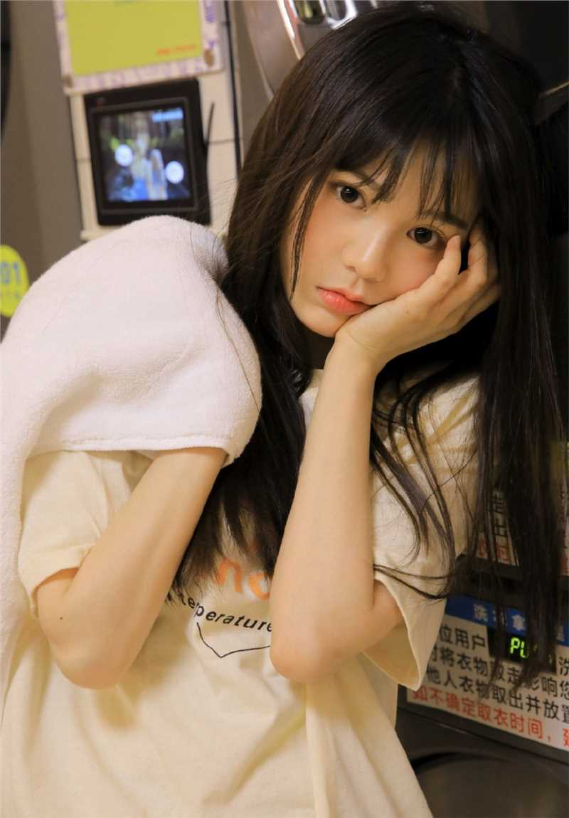 长得眉清目秀的娇软美眉可可爱爱清纯美女