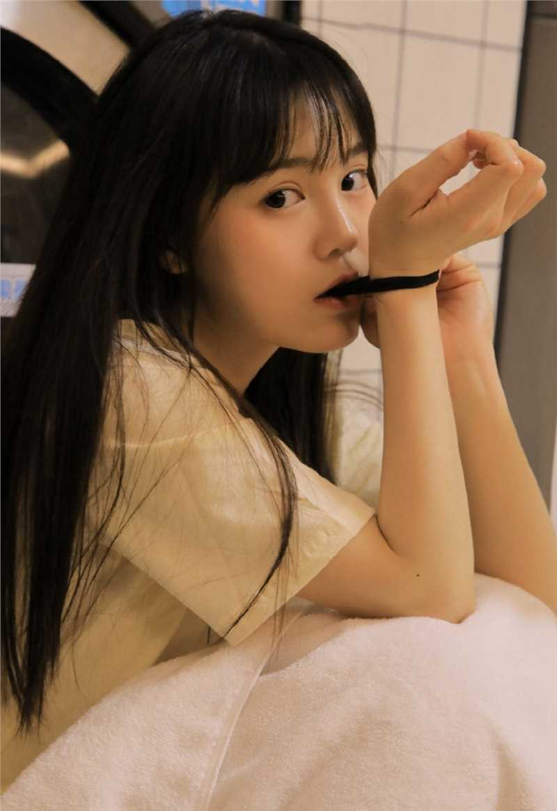 长得眉清目秀的娇软美眉可可爱爱清纯美女