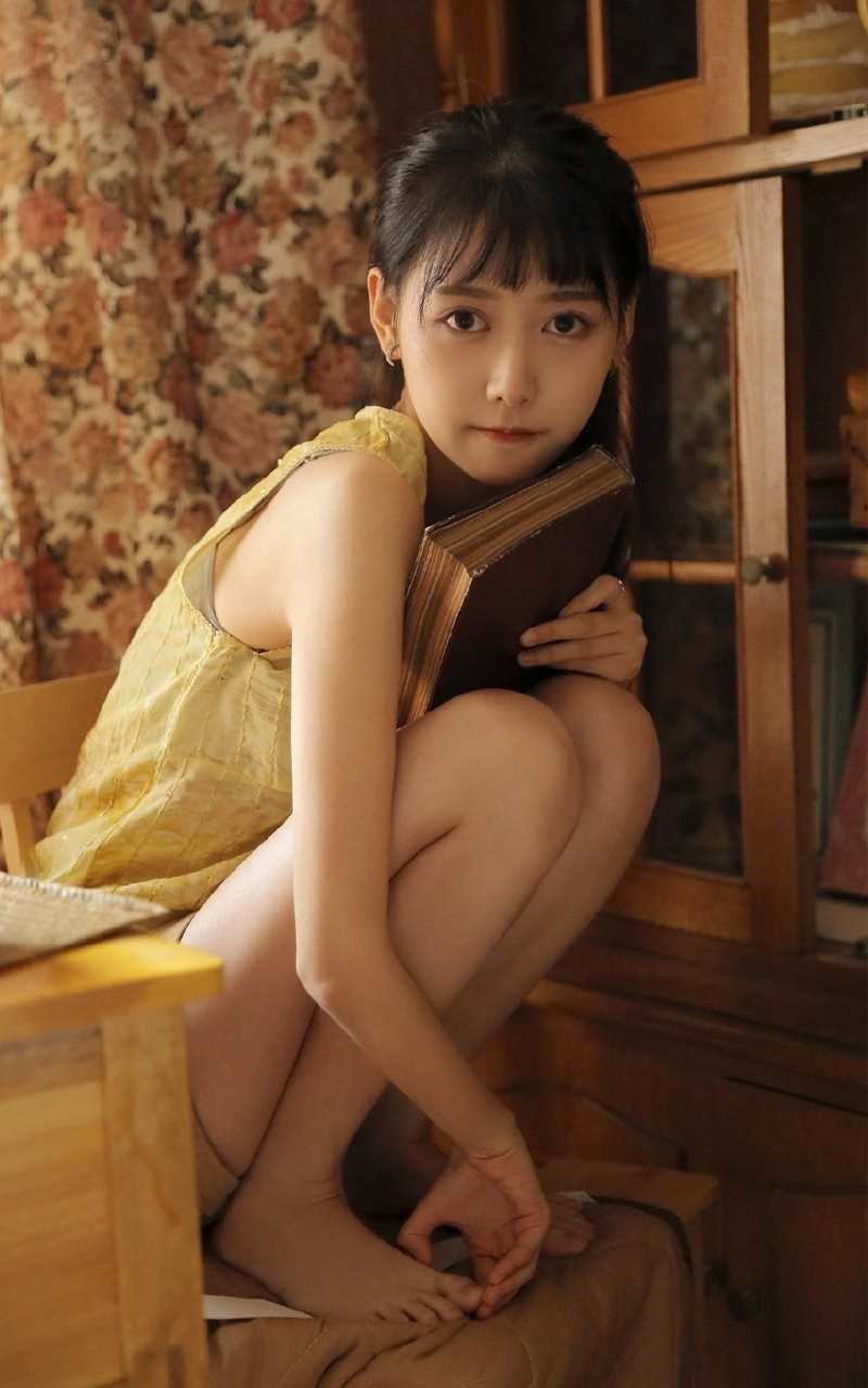 精选90后可爱俏皮小公主明媚杏眼清纯美女照图册