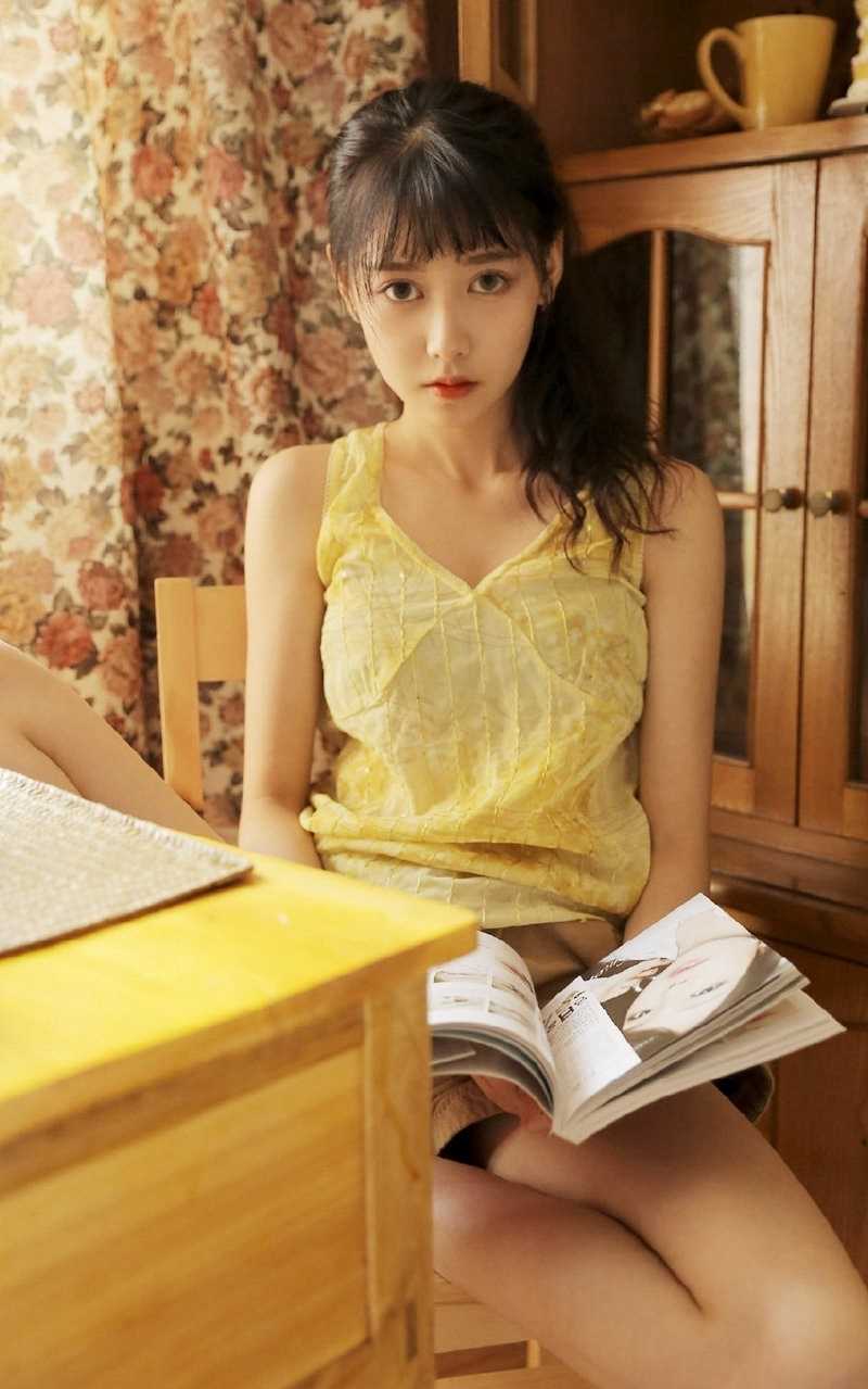 精选90后可爱俏皮小公主明媚杏眼清纯美女照图册