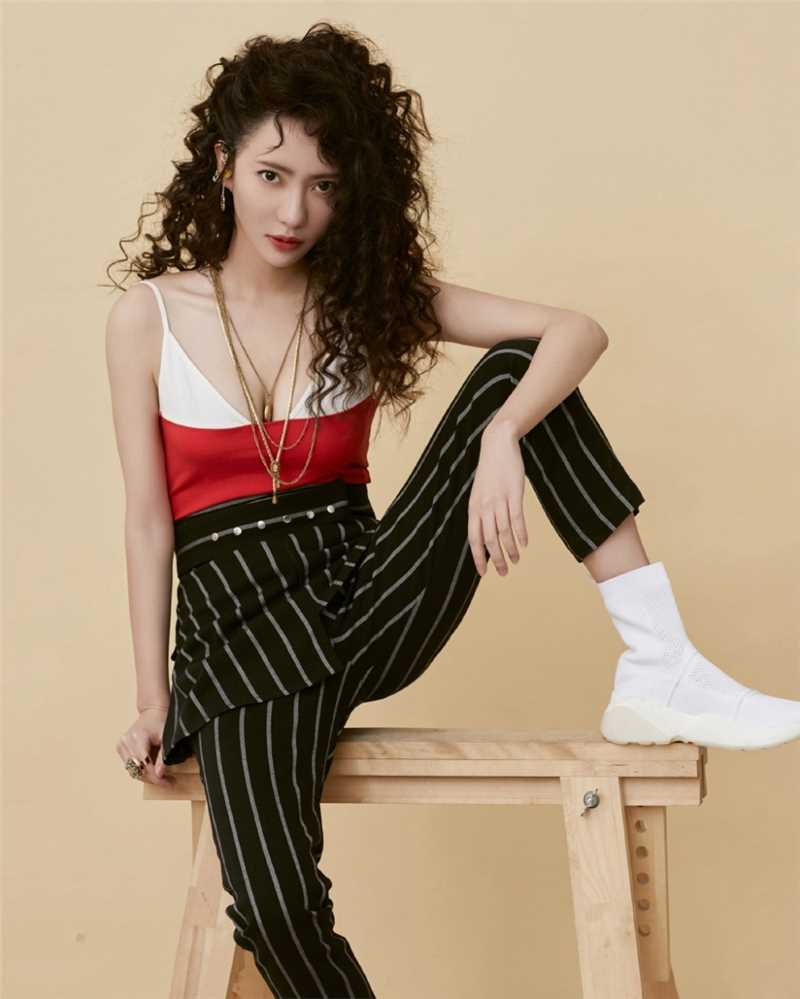 特别专辑刘萌萌复古造型化身摩登女郎时尚杂志封面大片图片