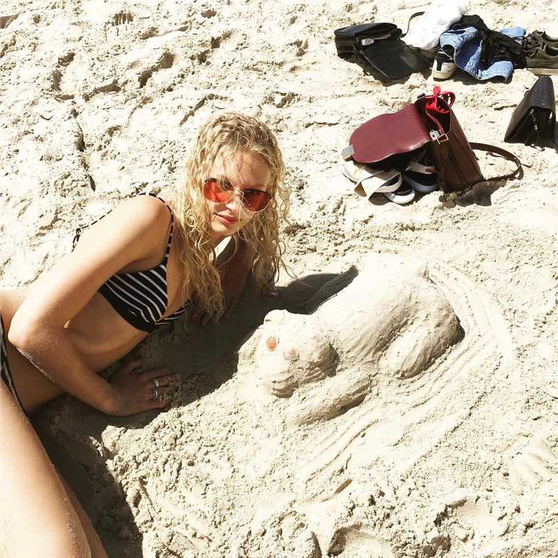 最全丹麦16岁金发美女Frederikke,Sofie性感人体艺术壁纸