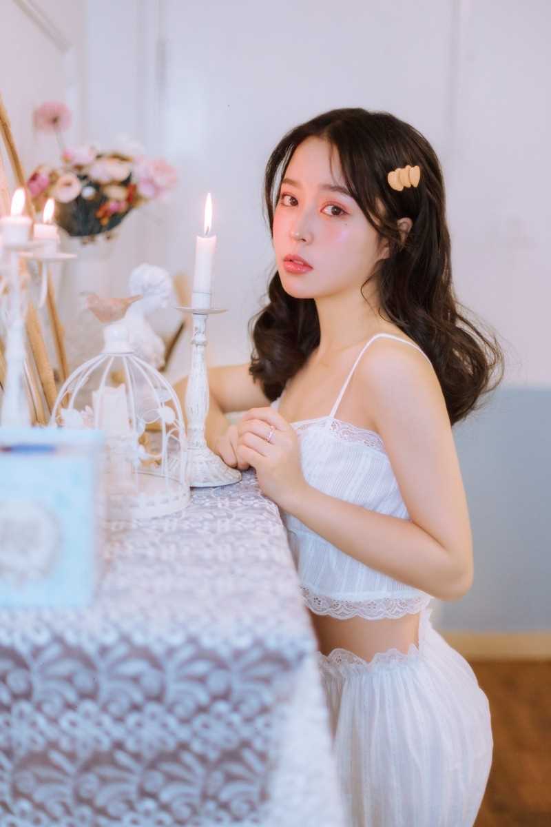 特别专辑梨涡可爱的娇软美眉床上玉体横陈性感人体欣赏