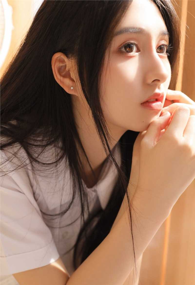 优质阳光下侧颜完美的JK制服性感短裙图片图片