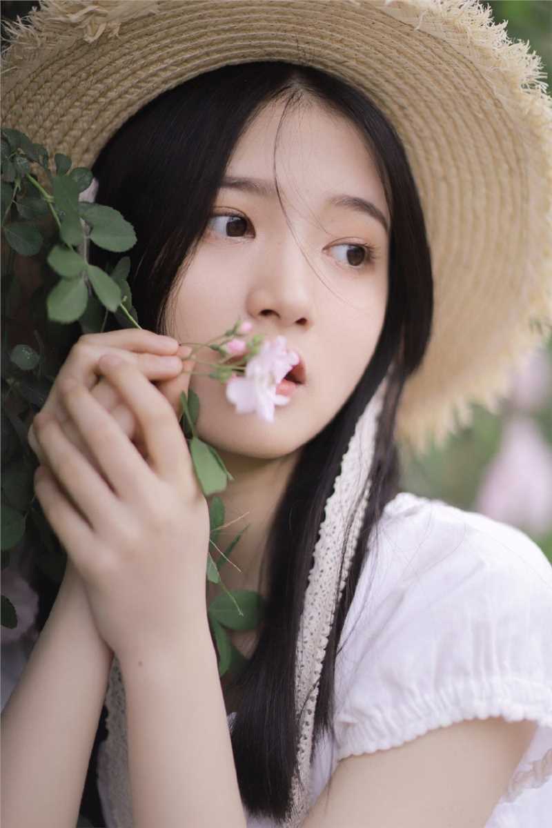 最全甜美草帽女孩乌黑长发白皙肌肤气质清新户外图片相册