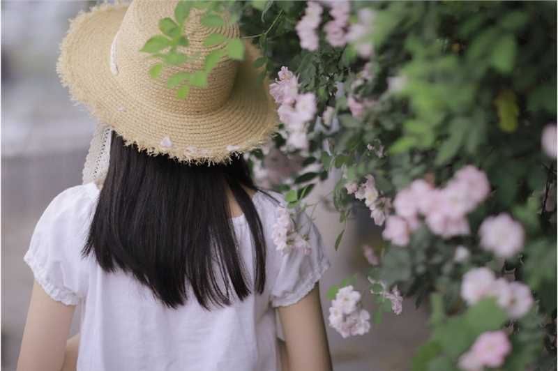 最全甜美草帽女孩乌黑长发白皙肌肤气质清新户外图片相册