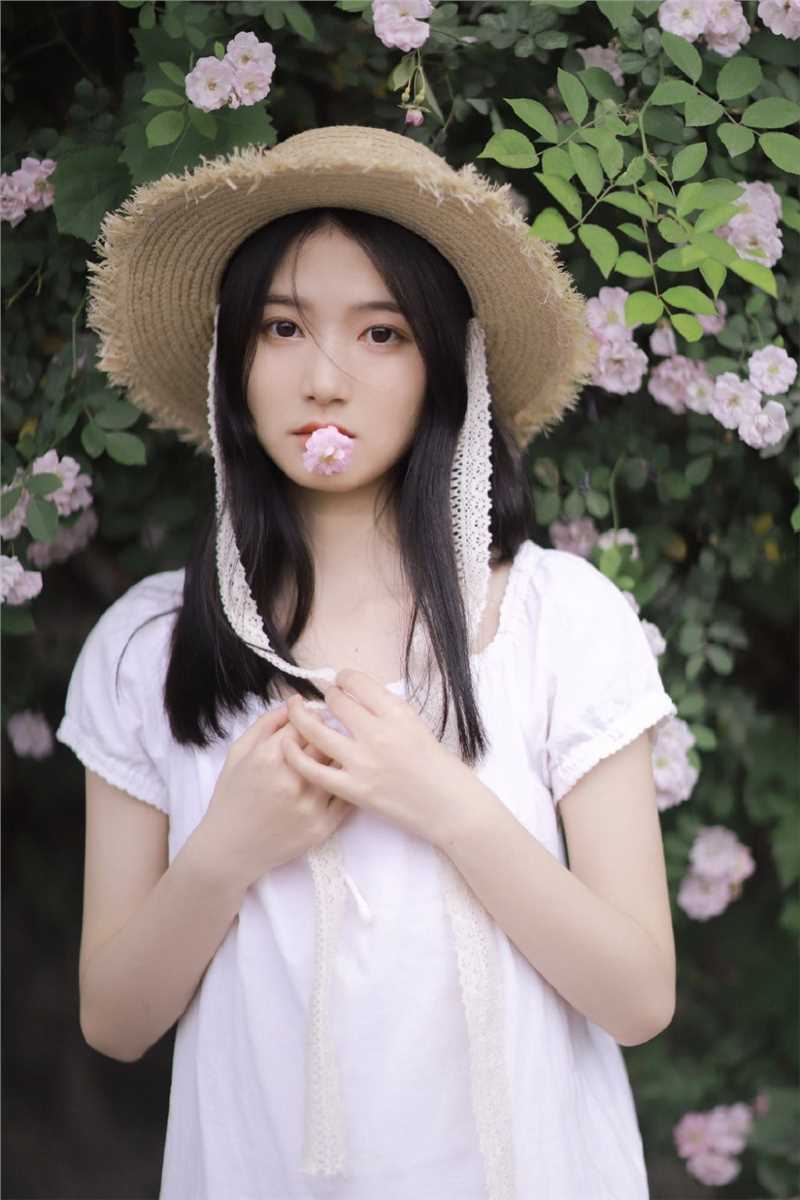 最全甜美草帽女孩乌黑长发白皙肌肤气质清新户外图片相册