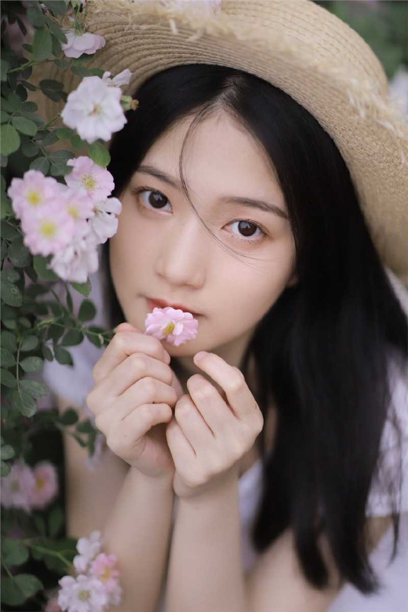 最全甜美草帽女孩乌黑长发白皙肌肤气质清新户外图片相册