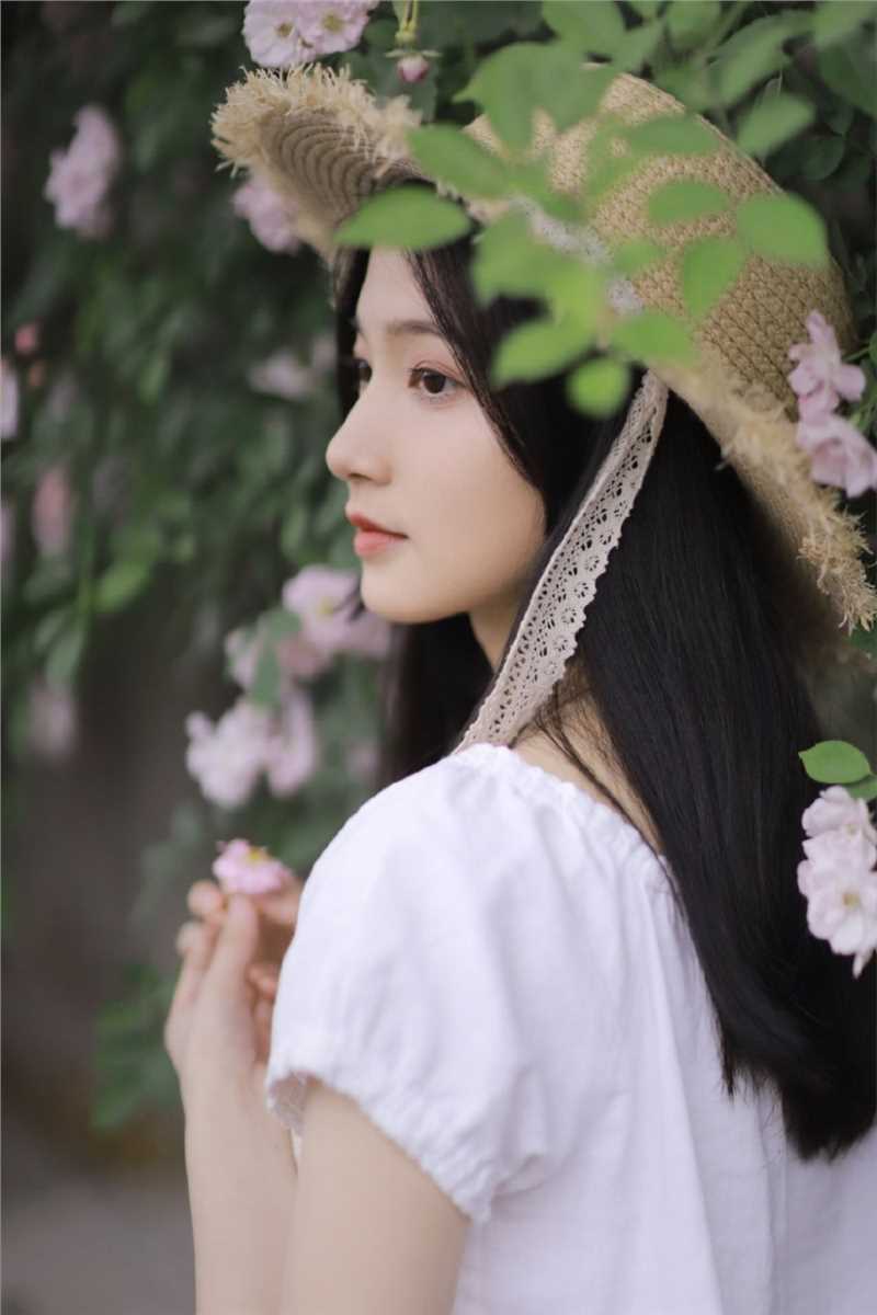 最全甜美草帽女孩乌黑长发白皙肌肤气质清新户外图片相册