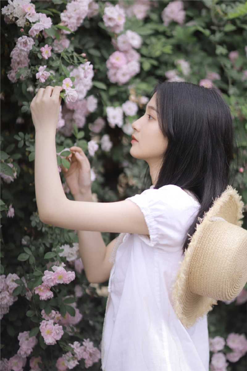 最全甜美草帽女孩乌黑长发白皙肌肤气质清新户外图片相册