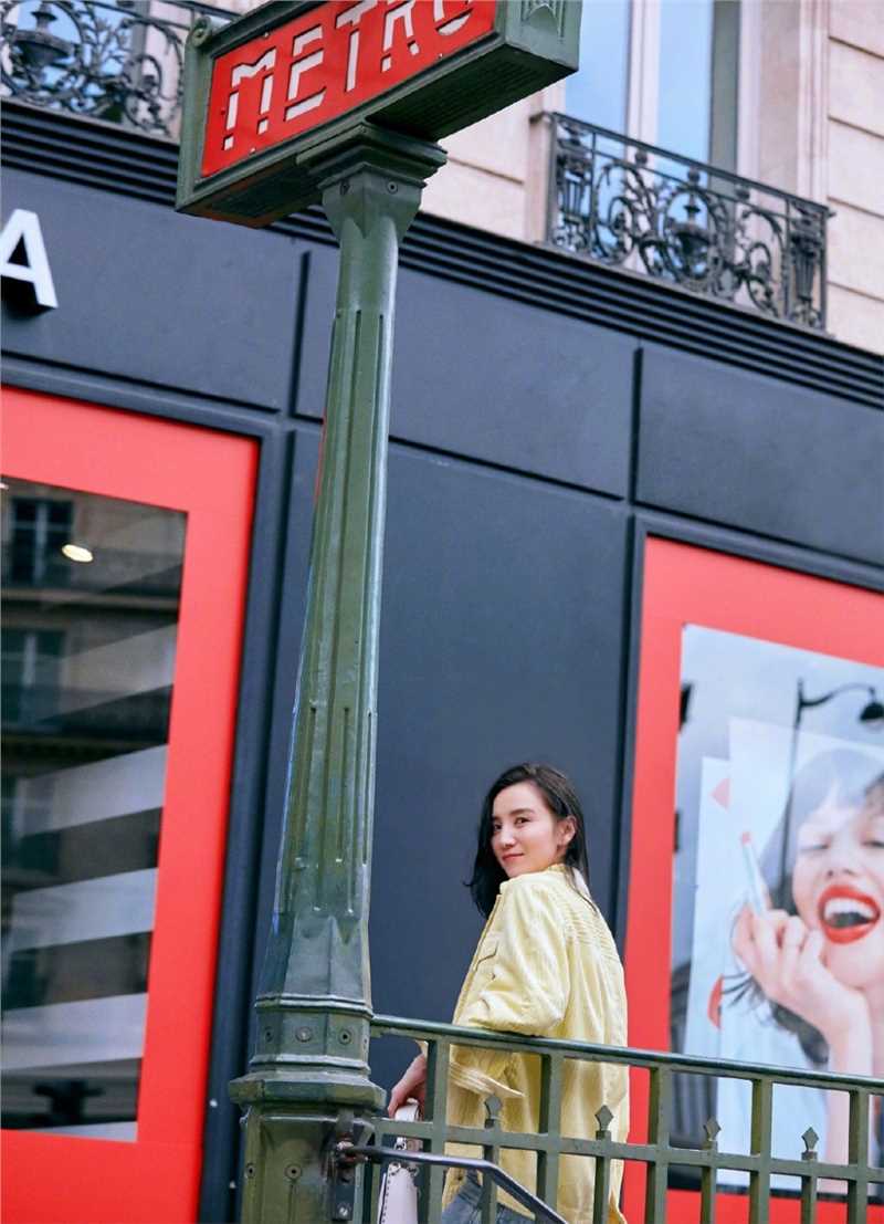 优质宋佳姜黄色外套蓝色牛仔裤休闲穿搭时尚街拍相册