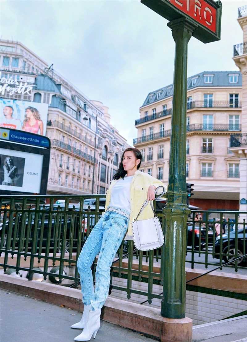 优质宋佳姜黄色外套蓝色牛仔裤休闲穿搭时尚街拍相册