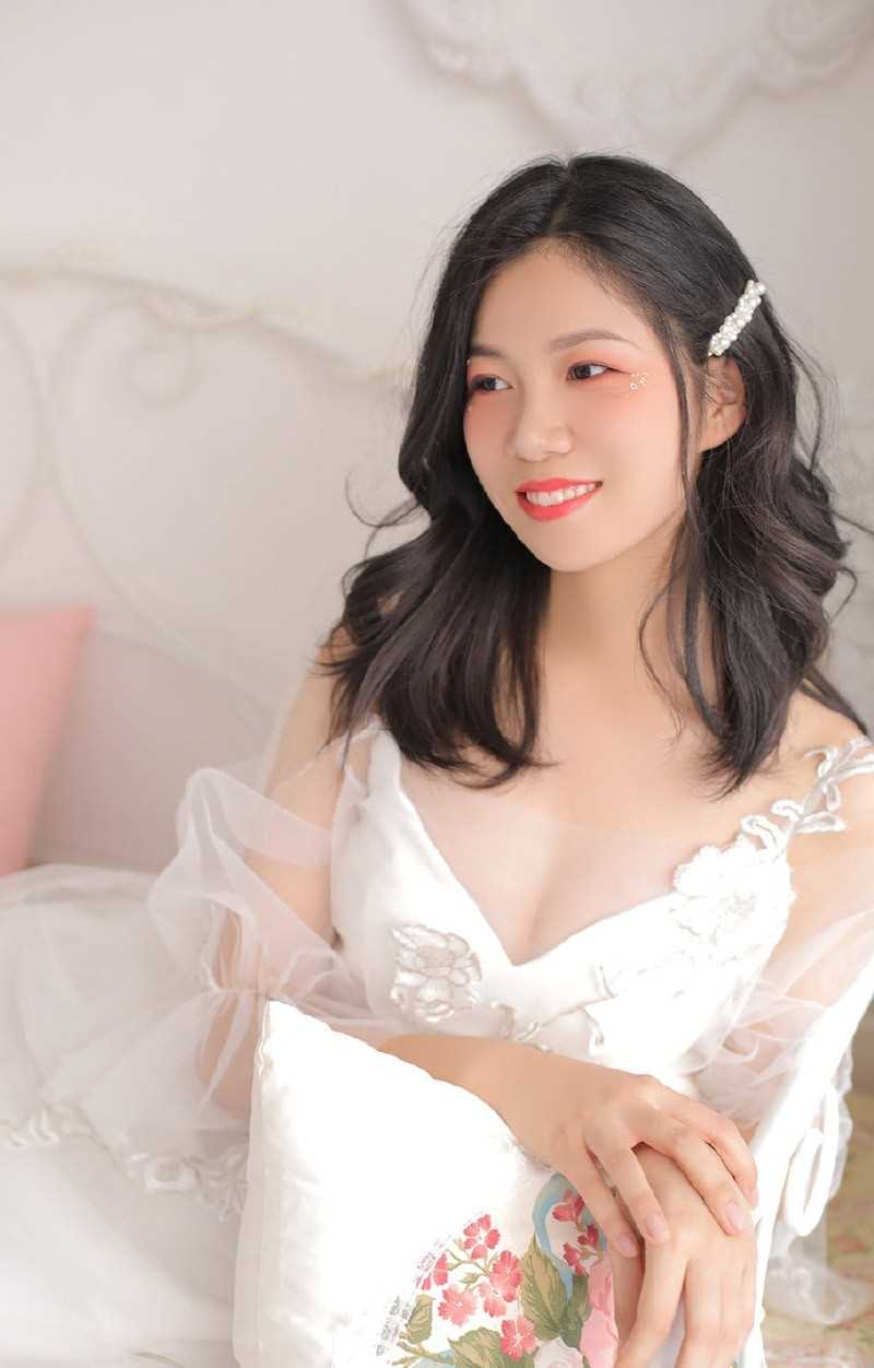 最全90后性感mm低胸纱裙酥胸半露完美身材迷人私房照壁纸