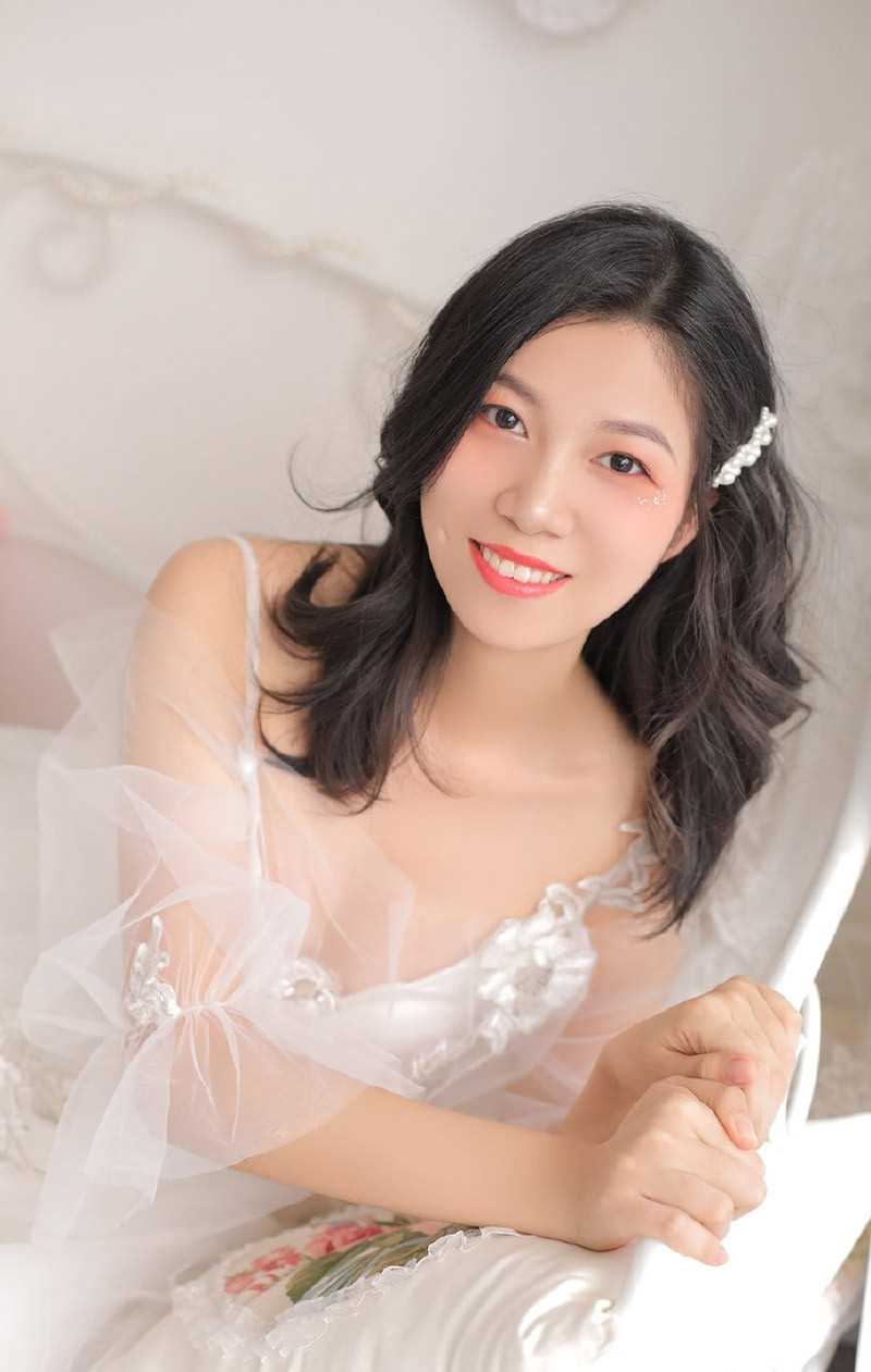 最全90后性感mm低胸纱裙酥胸半露完美身材迷人私房照壁纸