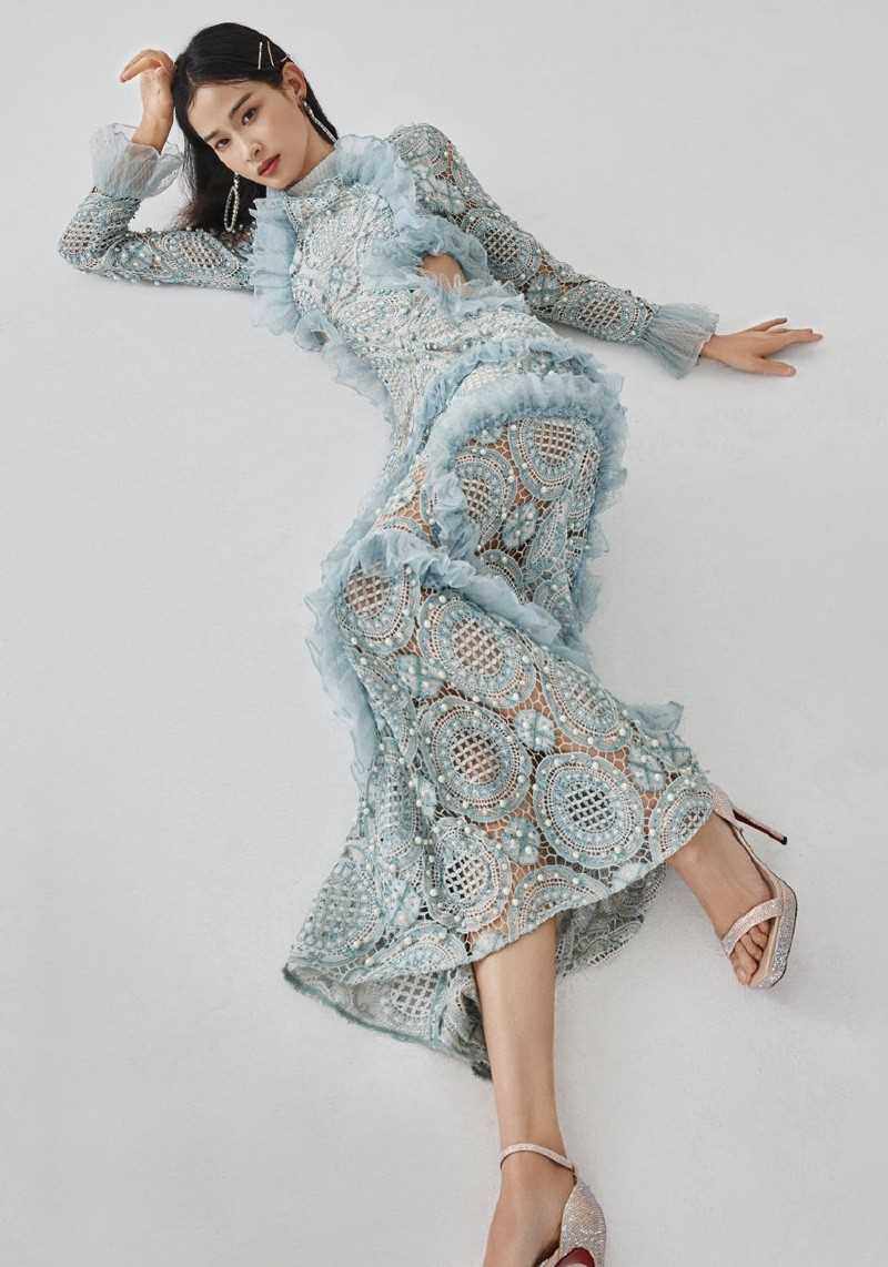 特别专辑美女明星屈菁菁变身硬核女孩帅气又不失性感图片