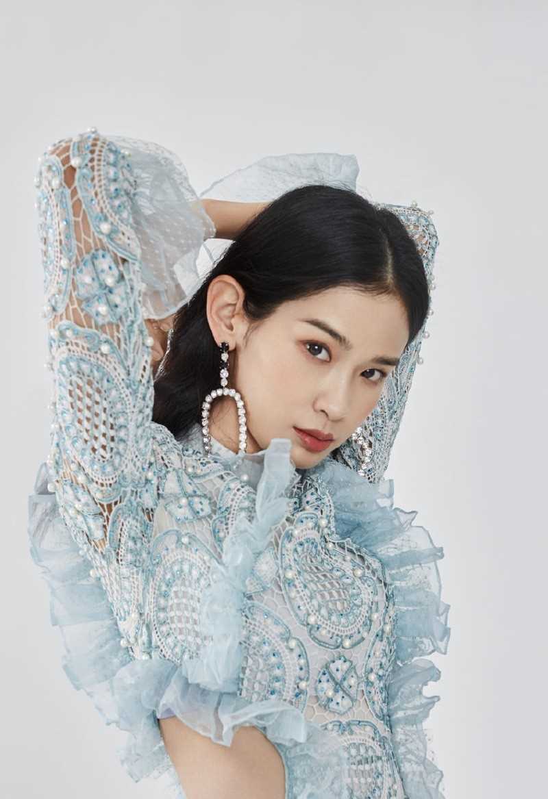 特别专辑美女明星屈菁菁变身硬核女孩帅气又不失性感图片