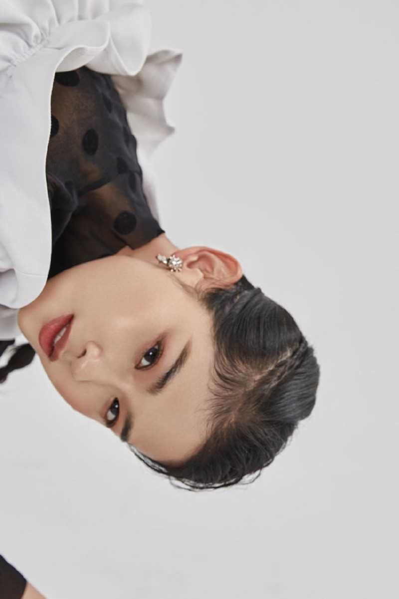 特别专辑美女明星屈菁菁变身硬核女孩帅气又不失性感图片