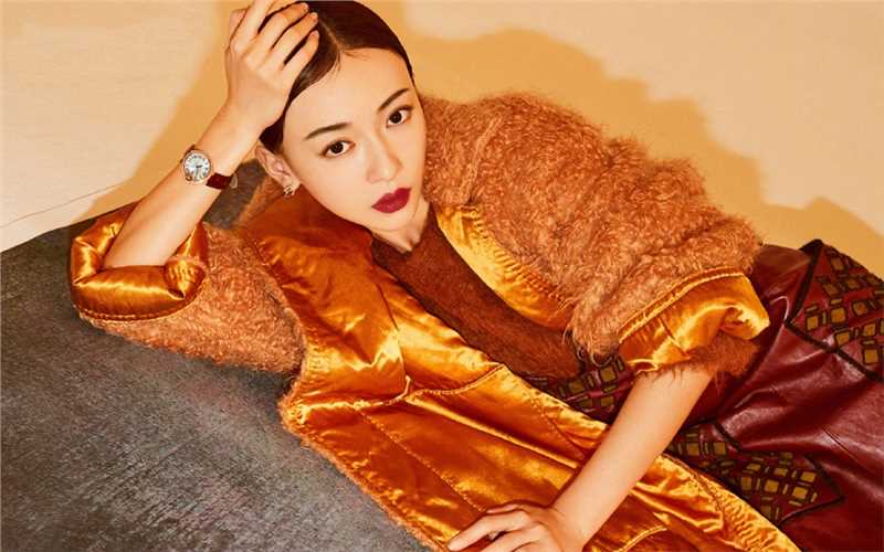 高清吴谨言中分长发复古红唇化身霸道女总裁性感图集